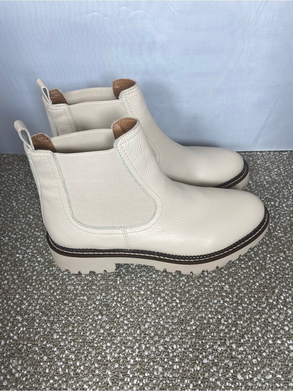 Caslon Miller Boots/Shoes Color Cream Sizes 9. Chunky, Chelsea Boots, Ankle. - Picture 2 of 7